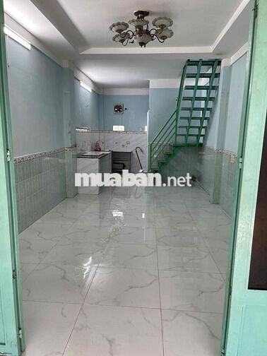 bán nhà cấp 4 , 1trệt 1lầu 2 pn 2wc hẻm 2m2