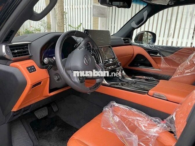 Lexus LX600 VIP màu Đen 2025, mới 100% giao ngay.