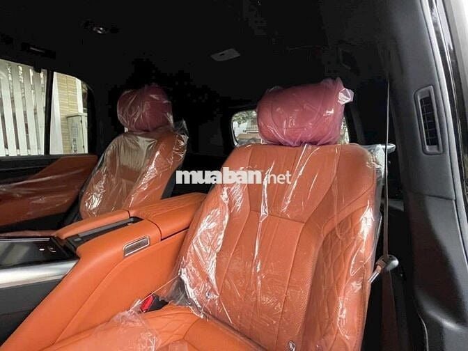 Lexus LX600 VIP màu Đen 2025, mới 100% giao ngay.