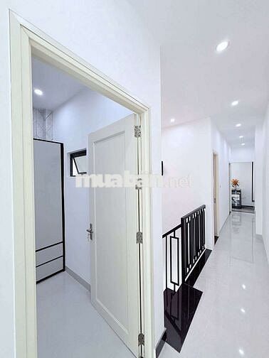 Nhà Đẹp 2 tầng Lê Thạch, ngay cổng Bến Xe Trung Tâm