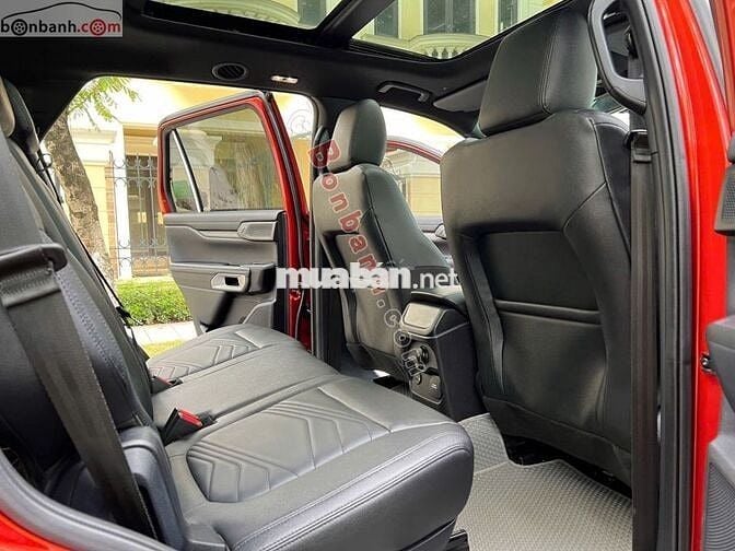 Ford Everest Titanium 4x2 2023 màu đỏ