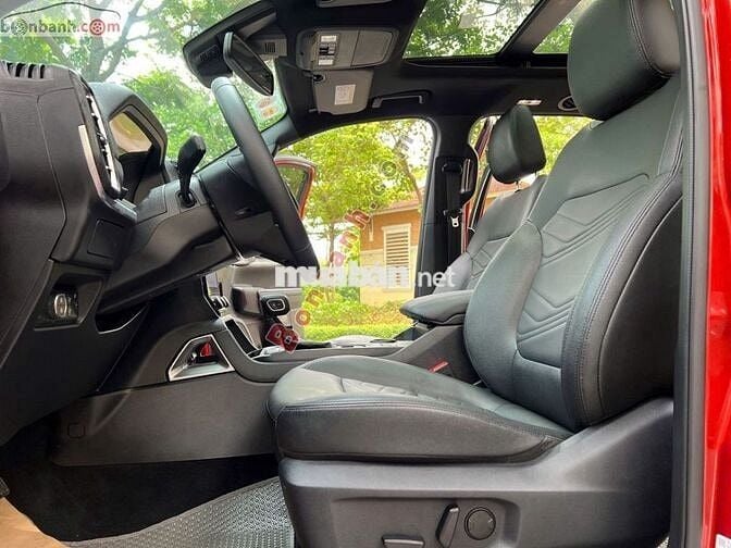 Ford Everest Titanium 4x2 2023 màu đỏ
