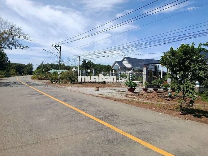 Đất mặt tiền 32m HCM 10*50 có 200m thổ cư giá full 690tr bao phí
