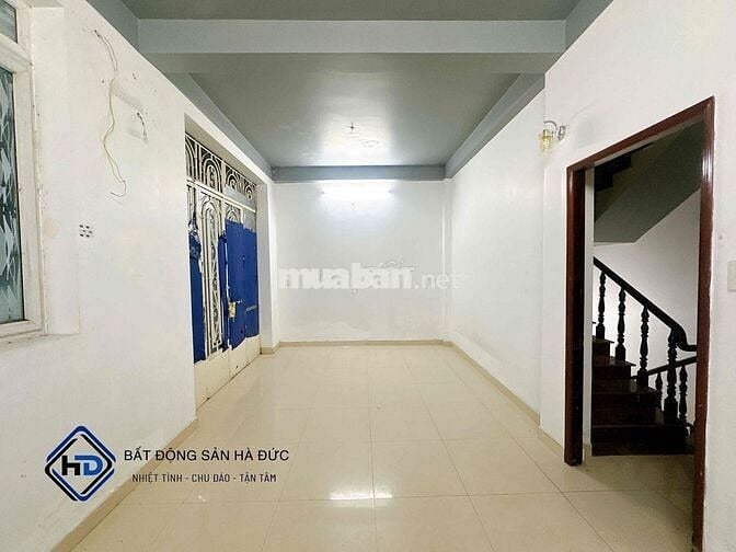 Toà nhà 4 tầng 6x10 vị trí đắc địa gần nhiều trường học