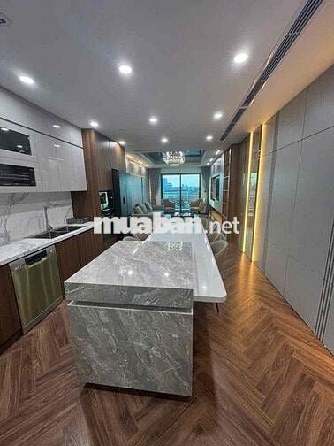 HOA HẬU MẶT PHỐ - NGUYỄN VĂN CỪ - 7TẦNG THANG MÁY - NỘI THẤT CAO CẤP