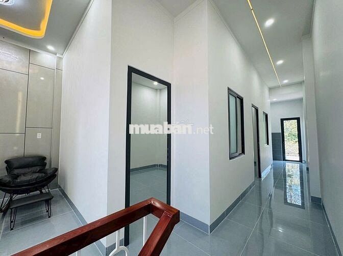 Nhà 1 trệt 1 lầu thổ cư 100% đường nhựa 12m phường Trảng Dài