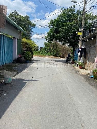 Bán gấp nền đất ngay bên cạnh đường Võ Văn Hát