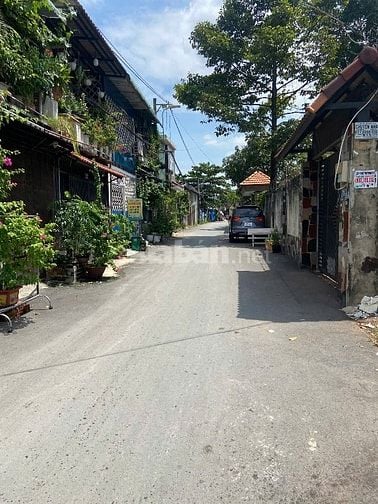 Bán gấp nền đất ngay bên cạnh đường Võ Văn Hát