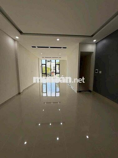 Cho thuê nhà cấp 4 diên hồng hoà xuân sát sân bóng
