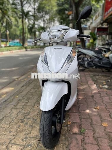 Xe máy Honda Lead màu trắng sản xuất 2013