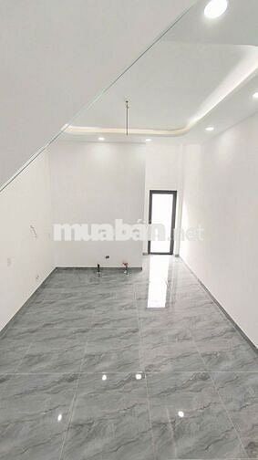 Chính Chủ bán gấp nhà 3 lầu ngay chợ Rạch Kiến , DT826 , shr