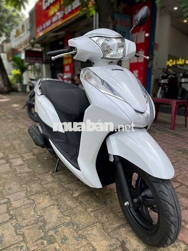 Xe máy Honda Lead màu trắng sản xuất 2013