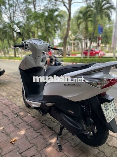 Xe máy Honda Lead màu trắng sản xuất 2013