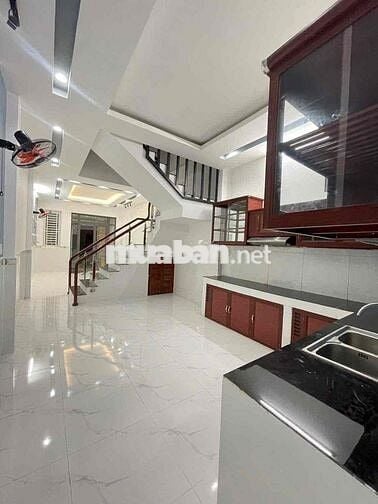 Nhà lầu mới 3 phòng 3 máy lạnh KDC Hàng Bàng