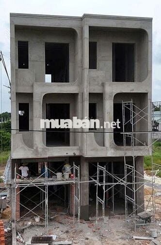 Sang nhượng lại nhà đang xây 8mx16m , gần chợ Rạch Kiến , SHR