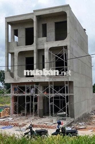 Sang nhượng lại nhà đang xây 8mx16m , gần chợ Rạch Kiến , SHR