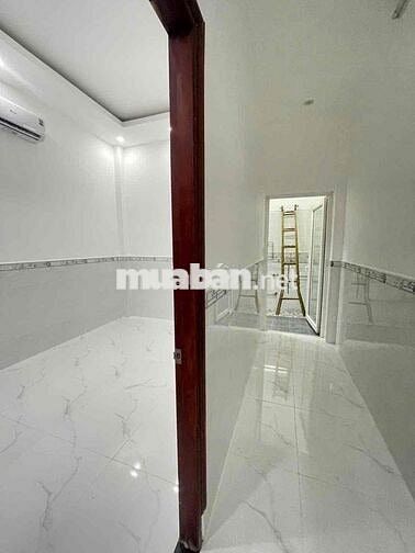 Nhà lầu mới 3 phòng 3 máy lạnh KDC Hàng Bàng