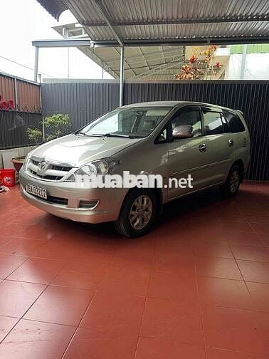 Toyota Innova 2008 G - 100000 km