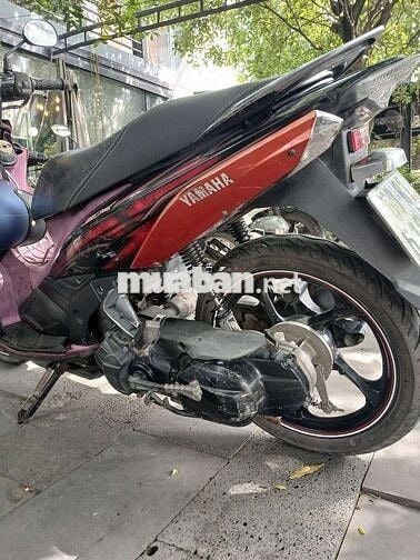 Xe tay ga Yamaha Nouvo màu đỏ đen
