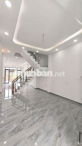 Chính Chủ bán gấp nhà 3 lầu ngay chợ Rạch Kiến , DT826 , shr