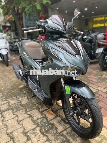 Xe máy Honda Air Blade 150 màu xám đời 2021