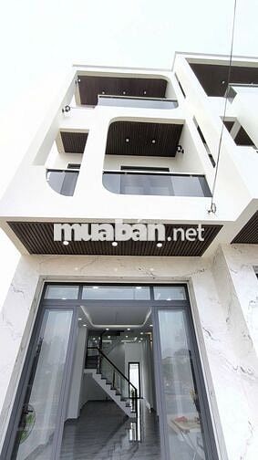 Chính Chủ bán gấp nhà 3 lầu ngay chợ Rạch Kiến , DT826 , shr