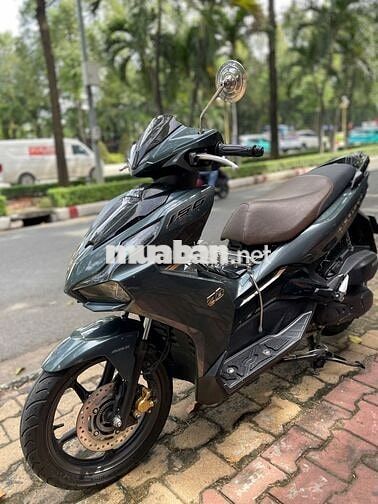 Xe máy Honda Air Blade 150 màu xám đời 2021