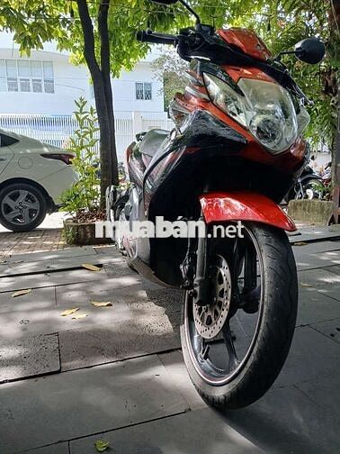 Xe tay ga Yamaha Nouvo màu đỏ đen