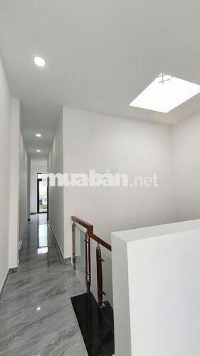 Chính Chủ bán gấp nhà 3 lầu ngay chợ Rạch Kiến , DT826 , shr