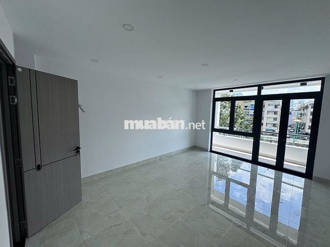 Nhà mặt tiền 42m2 (diện tích sàn 200m2), 4 phòng ngủ, Trường Sa, Q.3