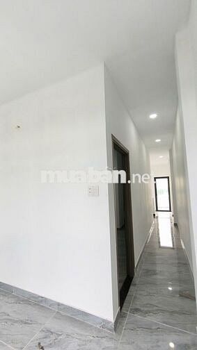 Chính Chủ bán gấp nhà 3 lầu ngay chợ Rạch Kiến , DT826 , shr