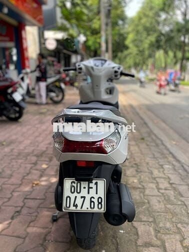 Xe máy Honda Lead màu trắng sản xuất 2013