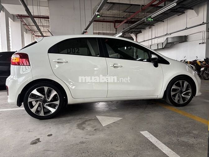 Chính chủ xe gia đình đang sử dụng - Kia Rio 2015