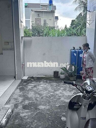Nhà xinh ngay Chợ Hưng Long Đường Đoàn Nguyên Tuấn 2 tầng BTCT
