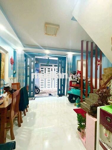 Đang kẹt tiền cần bán gấp nhà 4x10m Hóc Môn sổ sẵn sang tên ngay