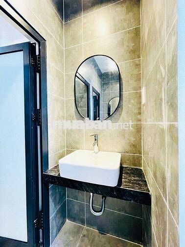 [ Chị gái em cần cho thuê nhà gấp để ra nước ngoài định cư ]