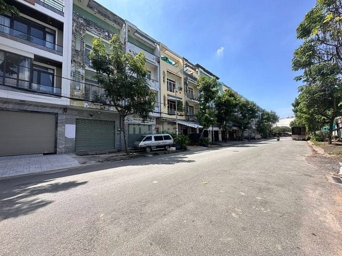 Bán nhà mới khu Tên Lửa, MT đường Số 5, DT 5 x 20m, 3.5 tấm, 16.3 tỷ