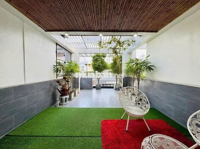 [ Chị gái em cần cho thuê nhà gấp để ra nước ngoài định cư ]