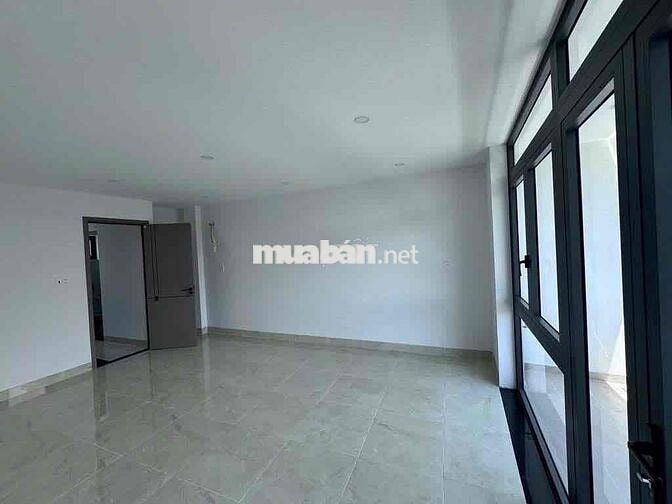 Cho thuê nhà 1 trệt 4 lầu 5pn 5wc 2 mặt tiền ở Trường Sa Q3