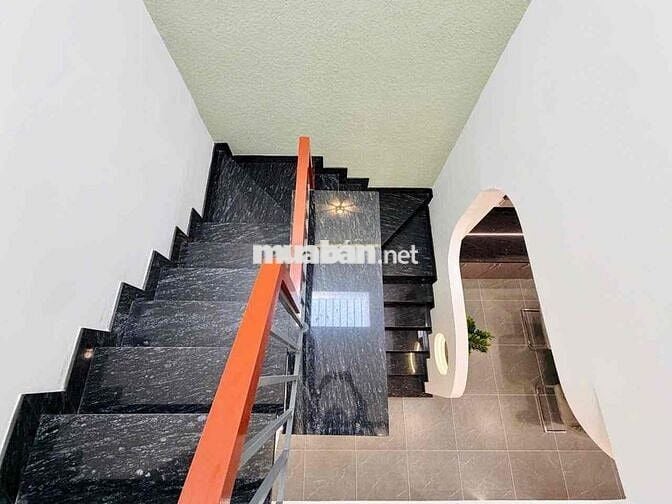 Bán Nhà 61m2. trệt lầu. 4 phòng( 1pn tầng trệt) 1/ đường số 8