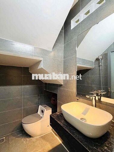 Bán Nhà 61m2. trệt lầu. 4 phòng( 1pn tầng trệt) 1/ đường số 8