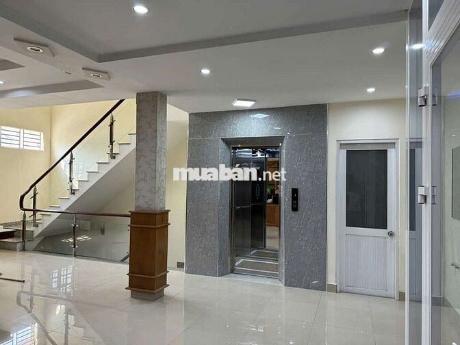 CHO THUÊ TOÀ NHÀ 8X26(TRỆT+LỬNG+4LẦU+THANG MÁY) SÀN TRỐNG SUỐT