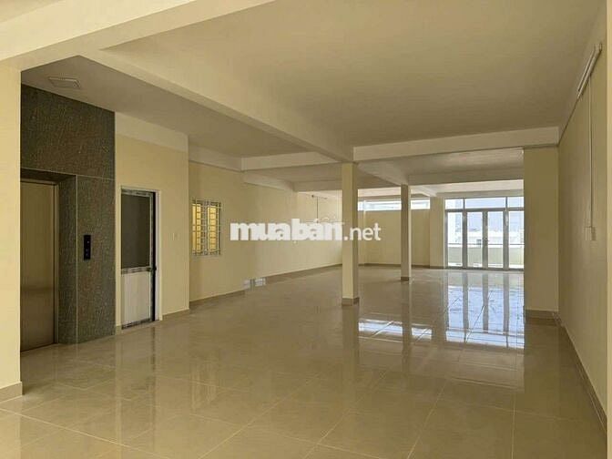 CHO THUÊ TOÀ NHÀ 8X26(TRỆT+LỬNG+4LẦU+THANG MÁY) SÀN TRỐNG SUỐT