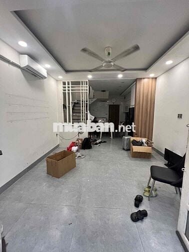 Chính chủ cần cho thuê nhà sát mặt tiền Lê văn Sĩ Q3. Giá rẻ.