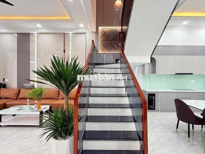 Mặt tiền kinh doanh Ngay KCN Sóng Thần.Nhà 3 tầng xây mới full nội tha