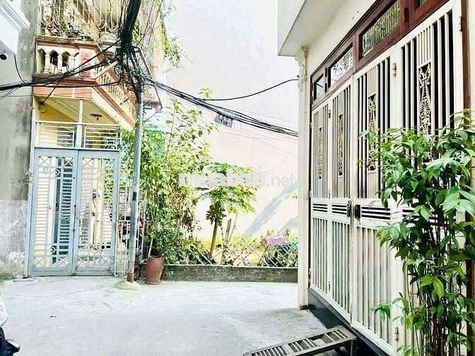 Bán đất tặng nhà Ngọc Thụy –33m² x 2T, MT 4m – Ngõ đẹp,– Giá hơn 5 tỷ