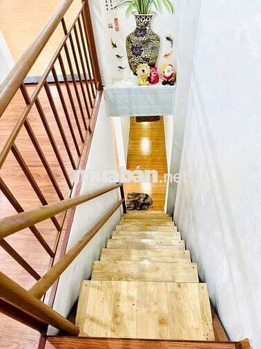 Bán đất tặng nhà Ngọc Thụy –33m² x 2T, MT 4m – Ngõ đẹp,– Giá hơn 5 tỷ