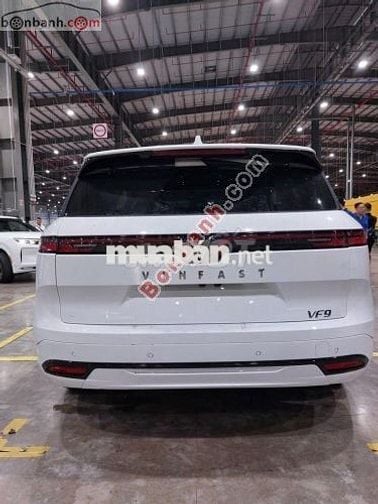 VinFast VF9 Plus 2025