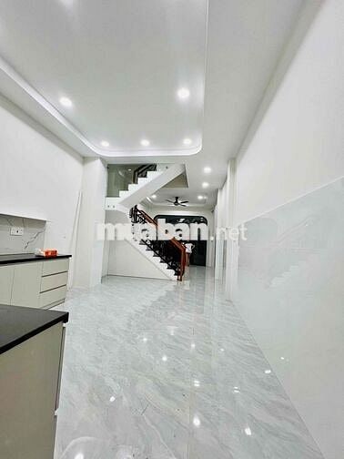 Nhà Mới Xây 100% DT 180m2 1Trệt 2Lầu 3Pn 4Wc Sân Thượng Hẻm Xe Tải