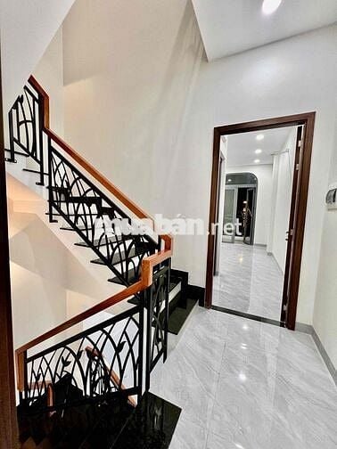 Nhà Mới Xây 100% DT 180m2 1Trệt 2Lầu 3Pn 4Wc Sân Thượng Hẻm Xe Tải